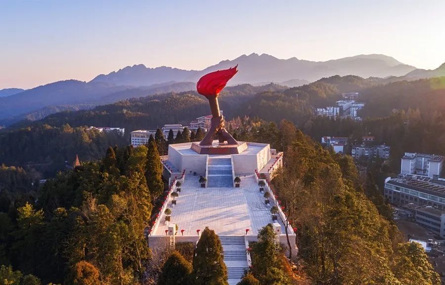 江西新增井冈山,三清山,龟峰等一批景区恢复开放,还有