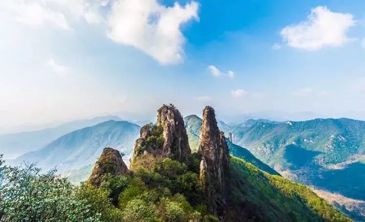 仙华山 仙华山是来浦江必玩的景点,几座突兀耸立的山峰是仙华山景区