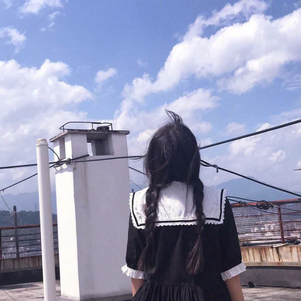ins女生头像:习惯用那完美的笑,去掩盖内心的悲伤!