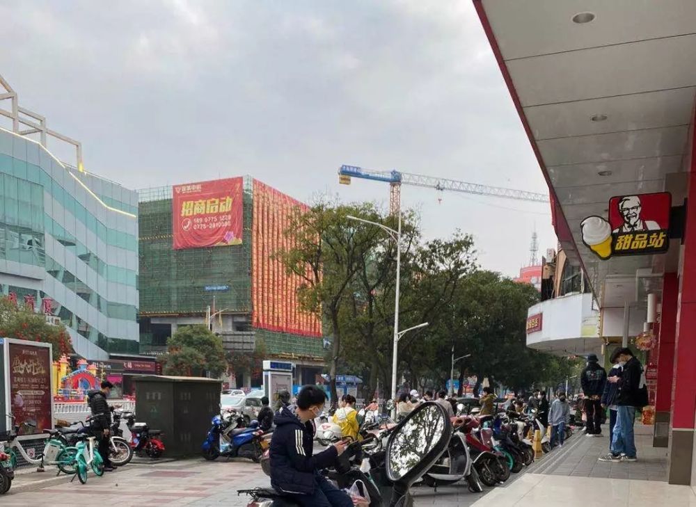 玉林即将复苏,昨晚美林街这一幕却令人堪忧!疫情未除