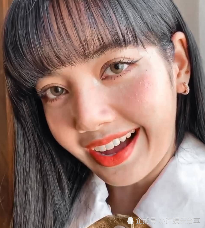 有种"脱粉"叫lisa自拍,失去滤镜后,真实颜值让人夸不出口