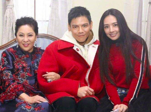 向佐自曝还没和郭碧婷领结婚证后,妈妈向太陈岚被骂惨