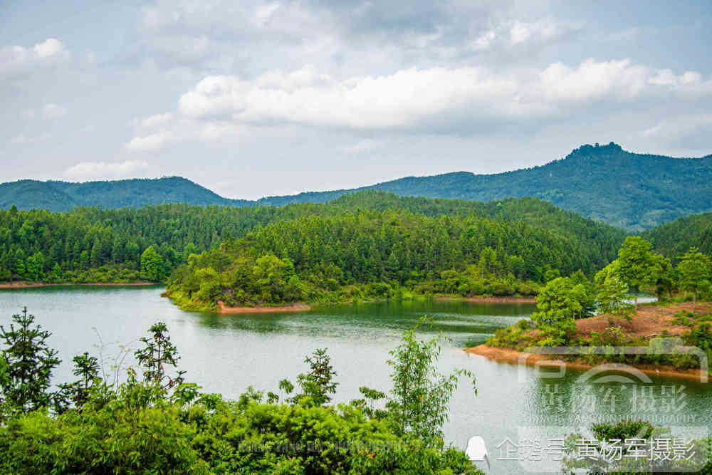 赣州于都梓山镇上蕉水库的绿水青山,远离城市风景优美