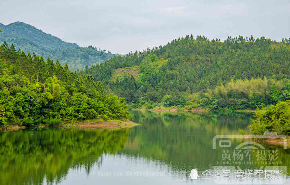 赣州于都梓山镇上蕉水库的绿水青山,远离城市风景优美