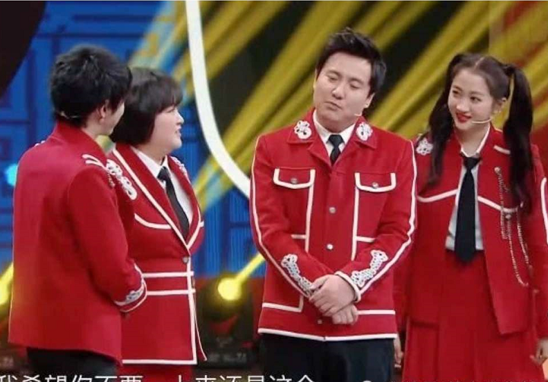 《王牌5》关晓彤主动拥抱华晨宇,看清花花下意识动作