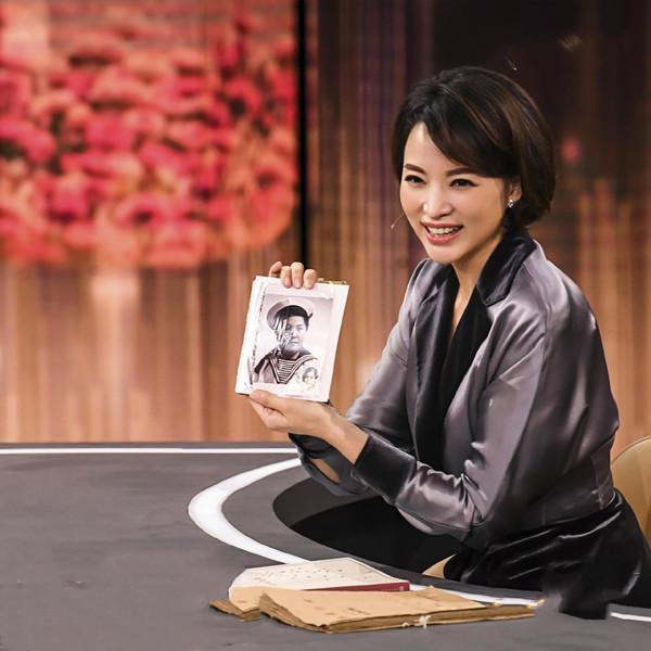 46岁董卿从不扮嫩!一件丝绸西装不露半分却美翻,气质真好