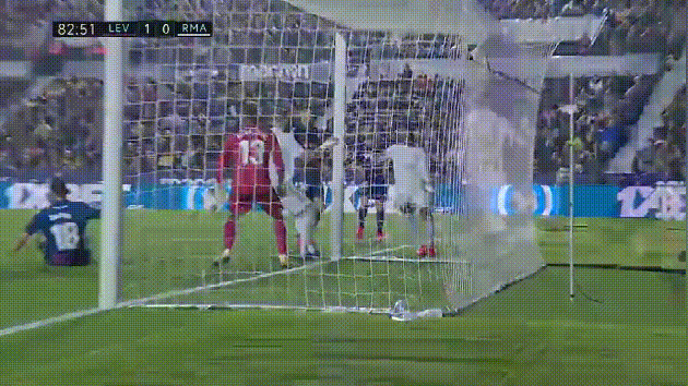 梅西大四喜找回射门靴!皇马不败被终结遭反超,c罗千场