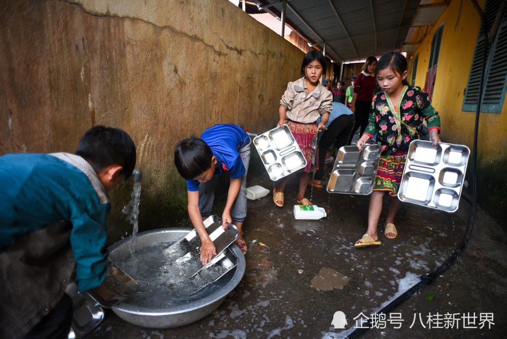 农村小孩的住校生活,网友:吃得苦中苦,方为人上人