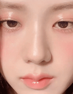 这是什么让人欲罢不能的仙女唇看到jisoo和杨紫我只想吻下去