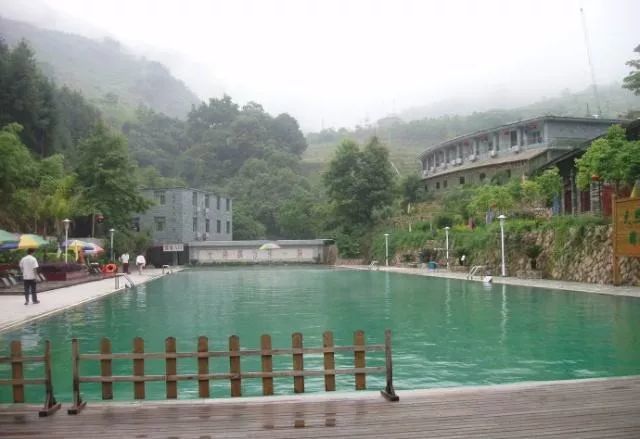 闽清县雄江镇:阿公潭悬百丈飞瀑,黄楮林温泉第一溪