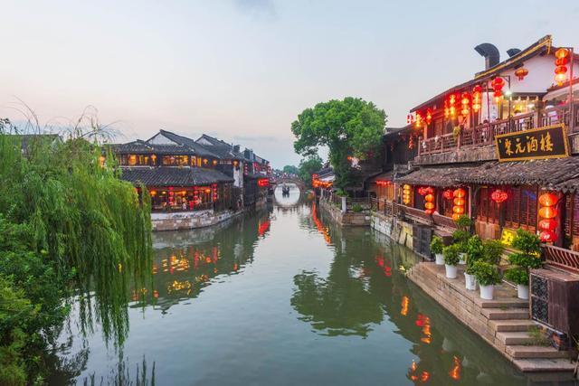浙江西塘古镇,迷人的夜景惹人醉