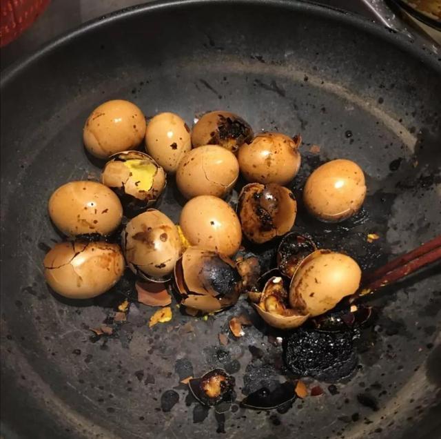 求求你别进厨房!宅家做饭的翻车现场:这是又打了一口铁锅?