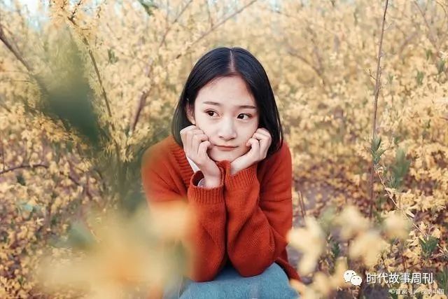 王萌是个漂亮的女孩,懂礼貌,人也聪明,很受亲友喜爱.
