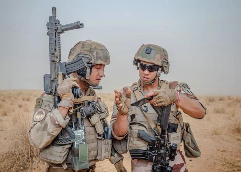 法国外籍兵团猛烈突击,歼灭120名武装分子,自身零伤亡!