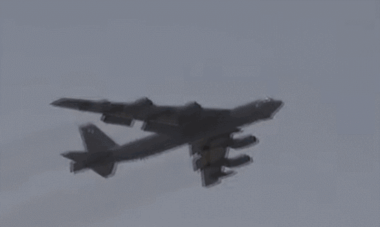b-2隐身战略轰炸机, 于1978年研制,1989年7月首飞,在1997年4月服役,最