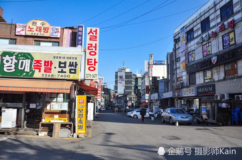 实拍韩国首尔街头,满是密集凌乱的招牌,游客感慨:不整齐美观