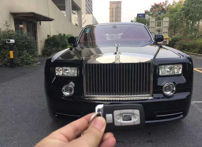 为啥很少见劳斯莱斯,宾利去洗车?豪车不用洗车吗?