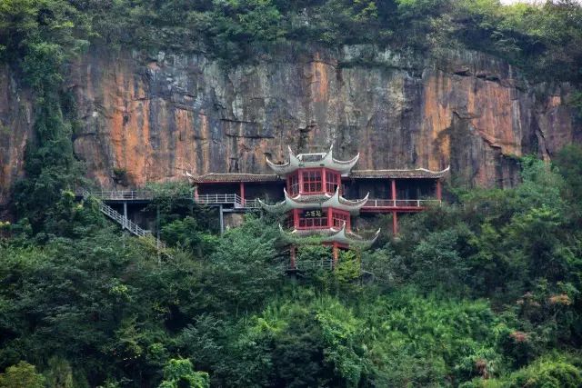 3a级景区:龙兴讲寺,凤凰山,二酉山,胡家溪土家民俗文化风情古寨,白河