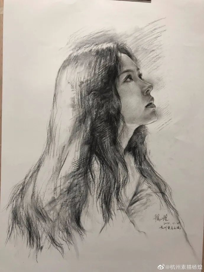 一组美女素描刷爆朋友圈