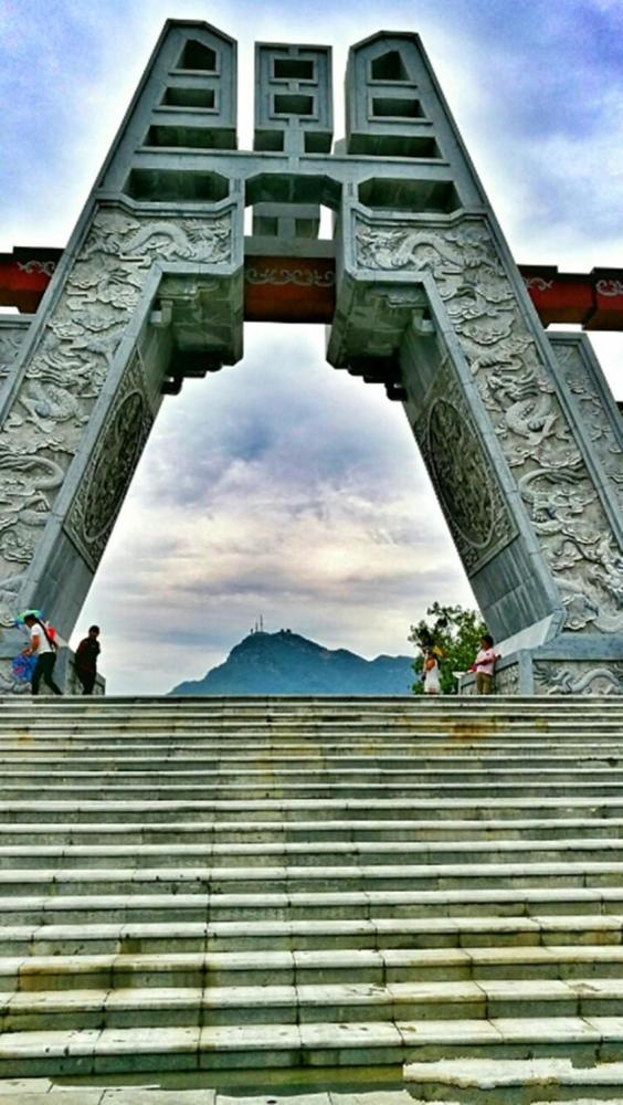 老乐山景区位于驻马店的确山县境内,尽管是一处道教圣地,但更是一座