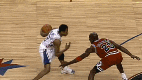 篮球gif:盘点艾弗森生涯十佳球,第一无愧战乔丹