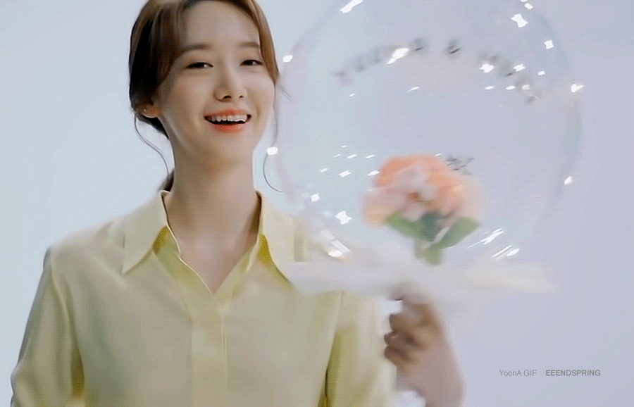 林允儿广告大片释出,穿浅黄色的衬衫散着清新的笑容!