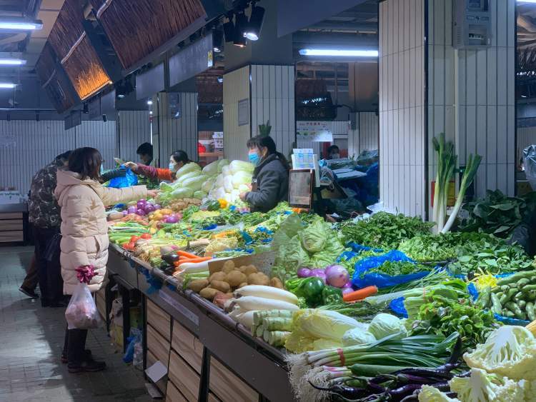 摊位开市率达到98%,蔬菜  