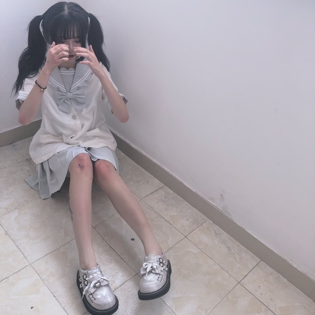 jk制服美少女:学长请你把我拍的可爱一点,因为我很甜