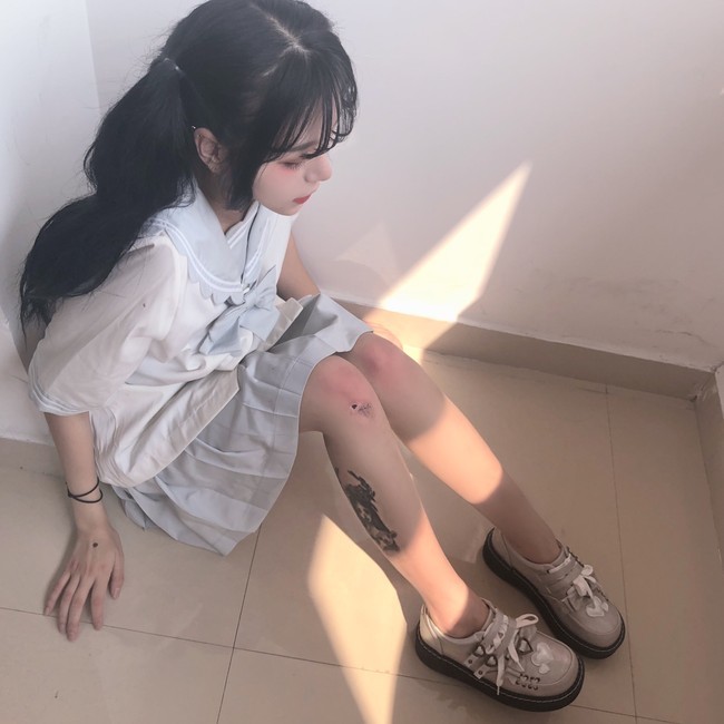 jk制服美少女:学长请你把我拍的可爱一点,因为我很甜