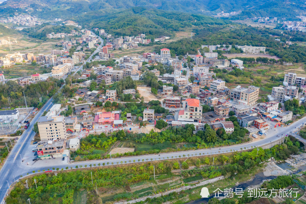 福建一农村自筹200多万元,翻建200多年的祖屋,按古代皇宫院式建