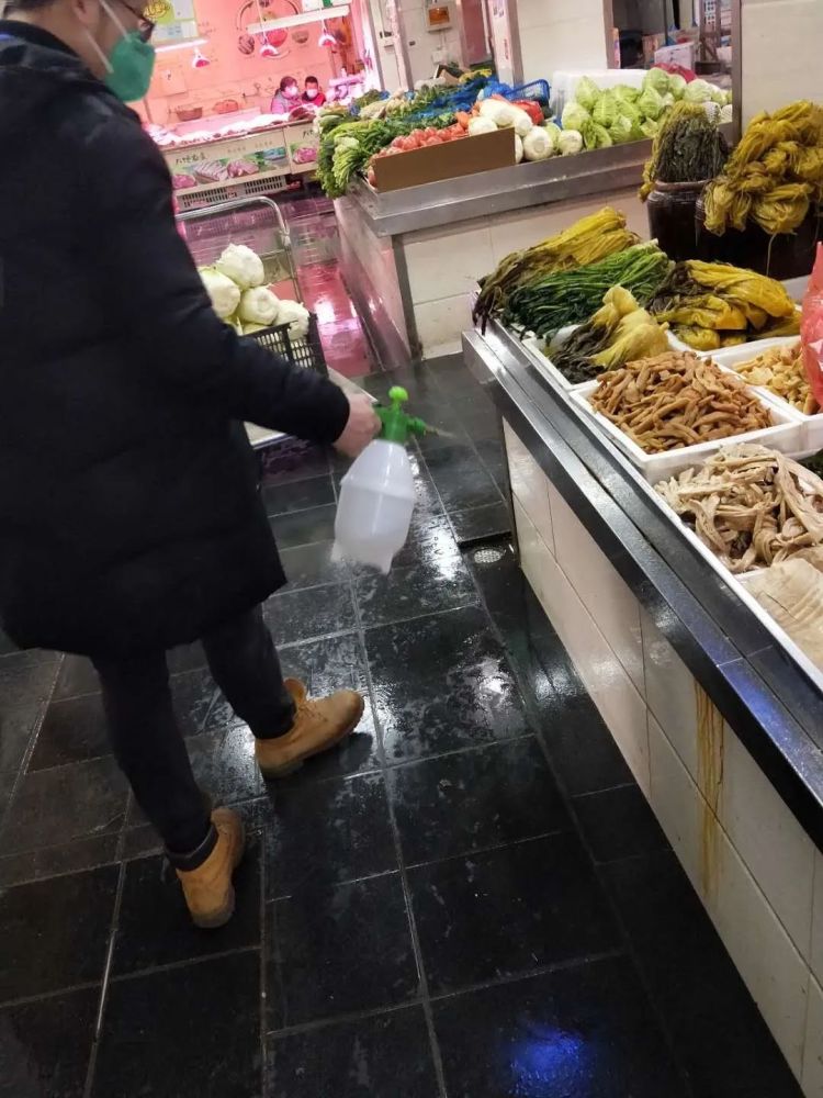 疫情关键期,虹口三角地菜场迎来了大波客流,如何保障舌尖上的生活?