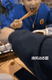 搞笑动图真正的兄弟是在你需要的时候做你的女人