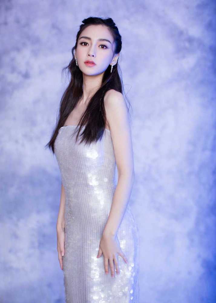angelababy抹胸,angelababy礼服 angelababy颜值逆天了!穿一袭亮片抹胸裙性感高级,宛如芭比娃娃