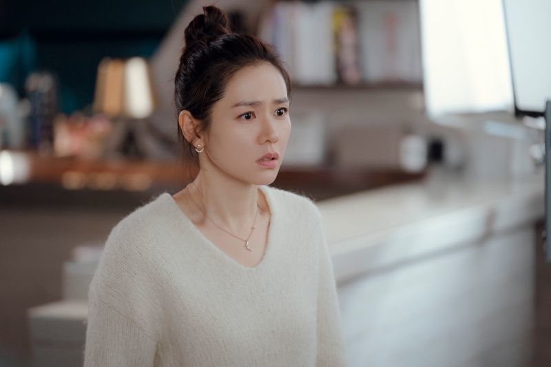 《爱的迫降》《漂亮姐姐》38岁孙艺珍"丸子头",完美收