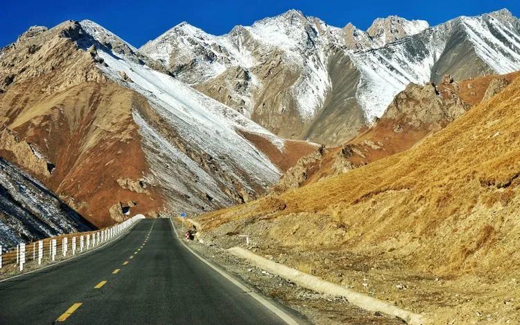 新疆独库公路是一副隽永的画卷