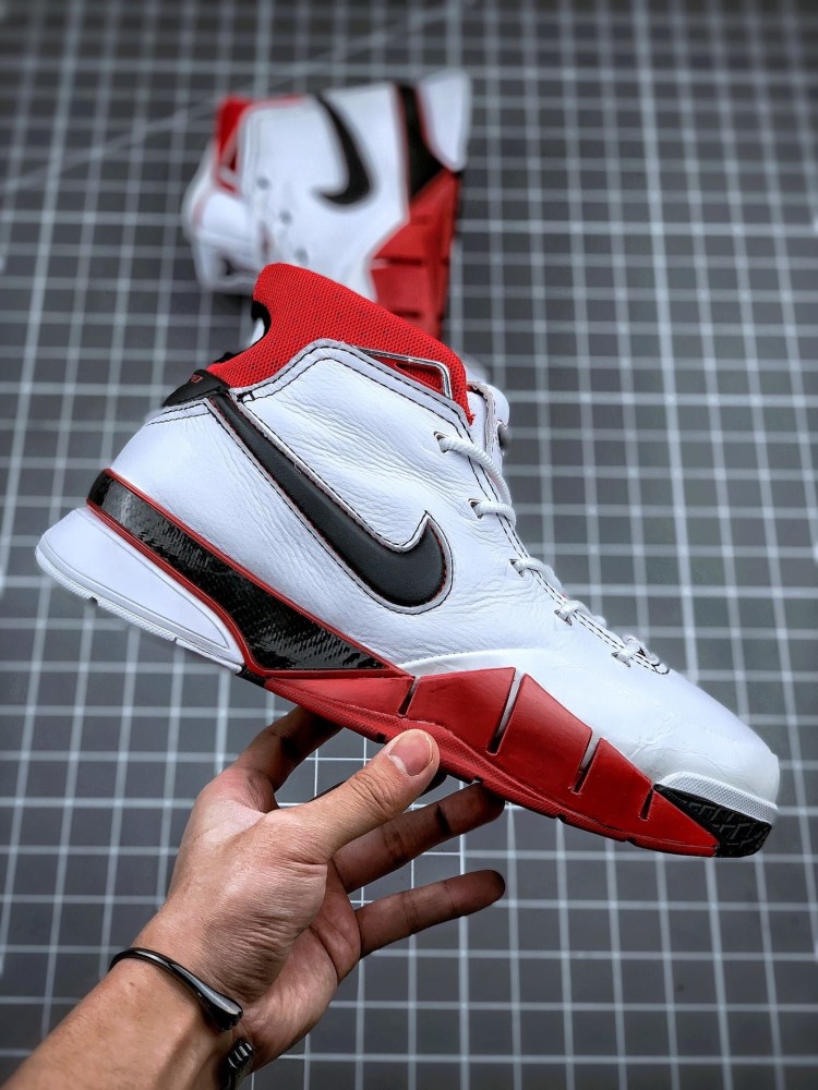 一起梦回科比06年全明星!zoom kobe 1代黑白红鸳鸯开箱测评!