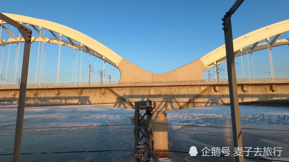 百年铁路,中东铁路哈尔滨松花江大桥