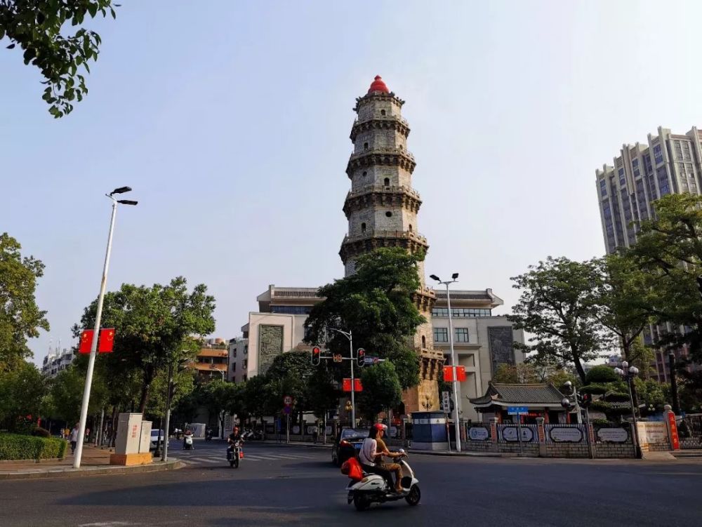 它是汕头潮阳的地标,历史悠久,原汁原味