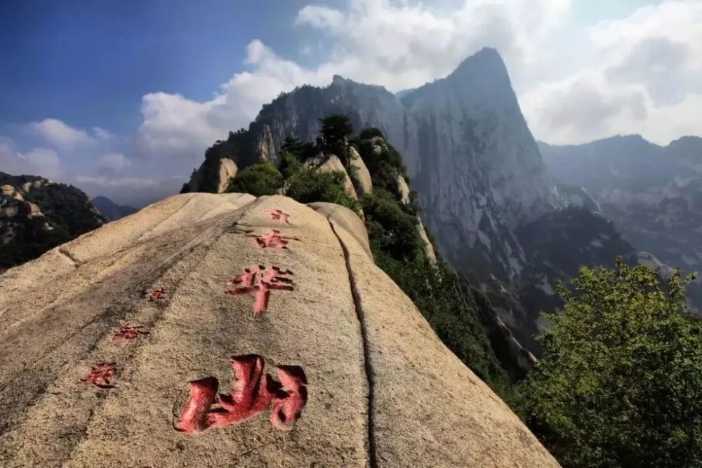 沉香在华山西峰劈山救母,成为古今典范