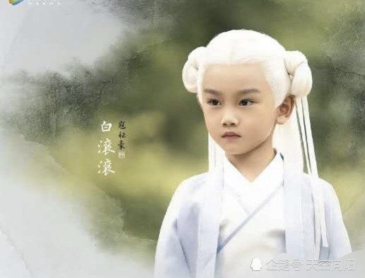 枕上书:阿离大名暴露,随白浅姓,白滚滚也是,青丘的孩子都随母姓?
