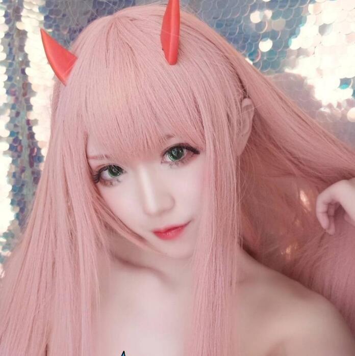 腐团儿早期cos照片被扒出,穿着很大胆,现在还这么穿会