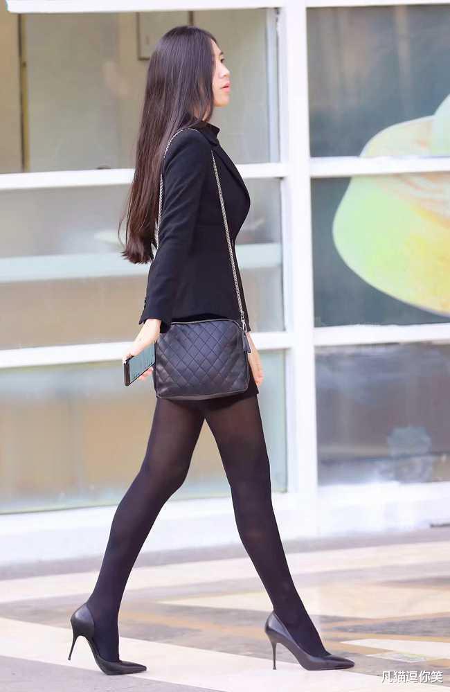 美女ol服搭配黑色丝袜,穿出职场女性特有的魅力!