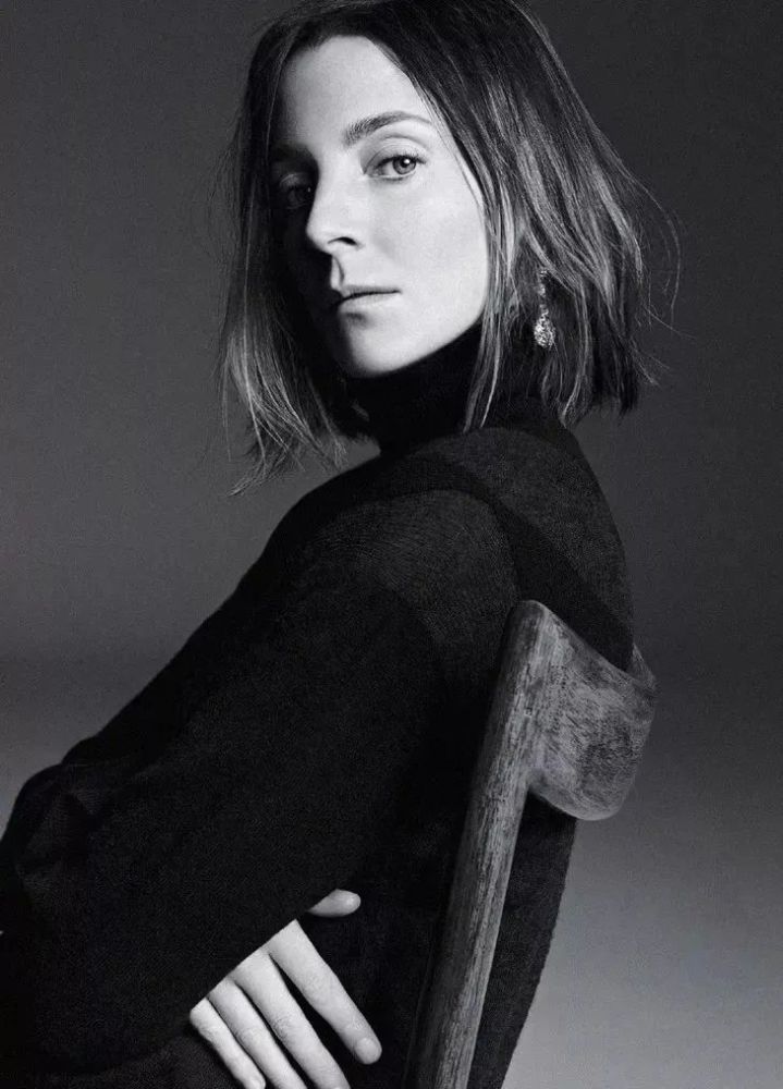 phoebe philo 之所以深受大众喜爱,不仅因为phoebe创造了cline的极简