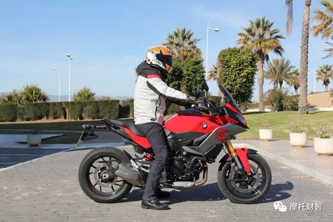 外媒试驾bmw f900xr