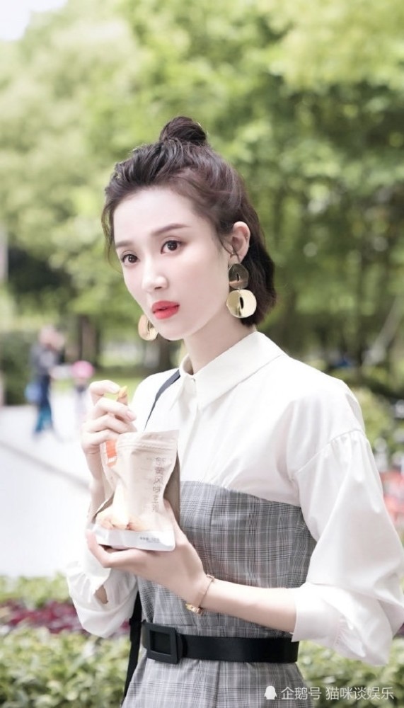 《安家》的朱闪闪被吐槽是"壁橱公主",网友:现实的家世堪比真公主!