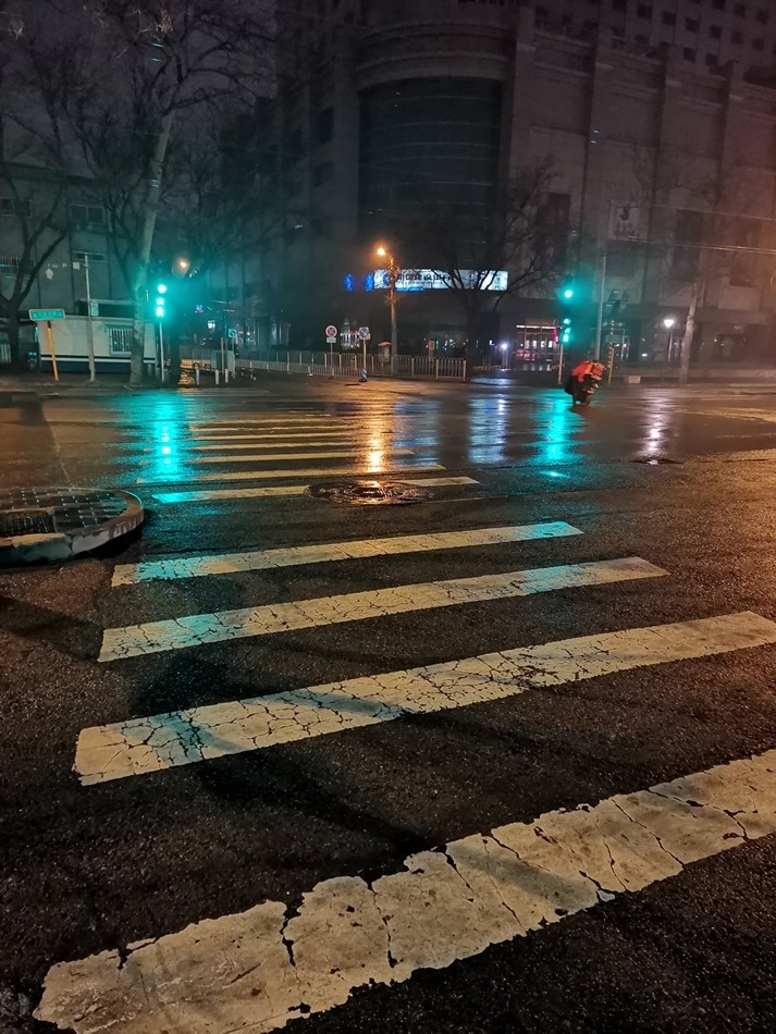 2月份最后一天,北京下了一场春雨,没有人的雨夜即景