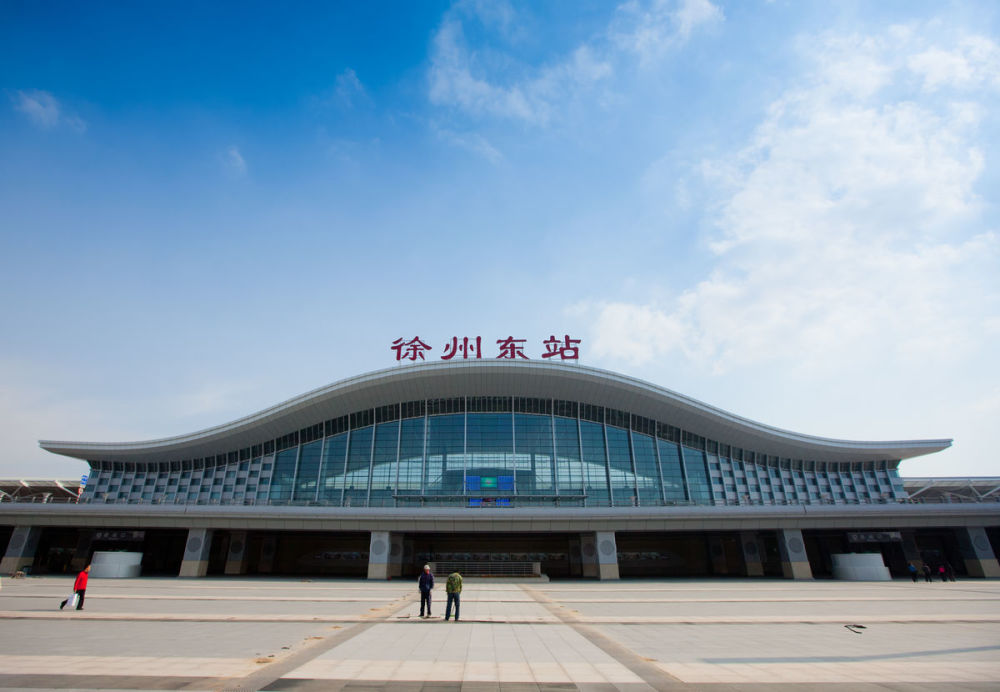 江苏很繁忙的一座高铁站,是徐兰客运专线始发站,站台规模13台28线