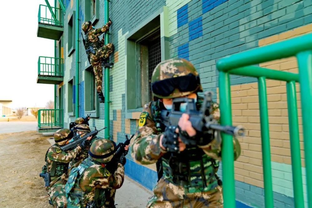 武警部队:抗"疫"不松懈,备战不停歇
