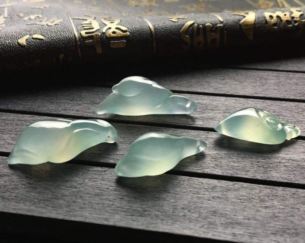 为想象而生,奇形怪状的随形翡翠把玉雕创意发挥得淋漓