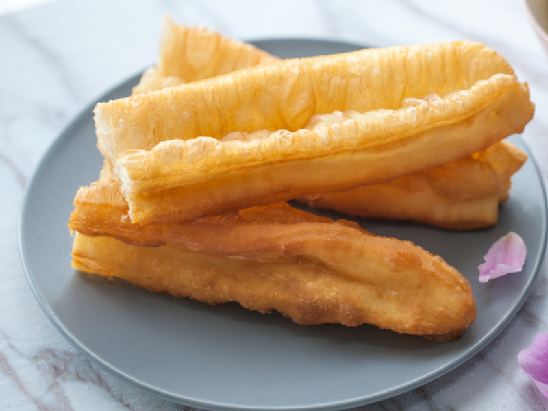 教你做出蓬松酥软的油条,早餐再也不用买了,再来一碗豆浆,真爽